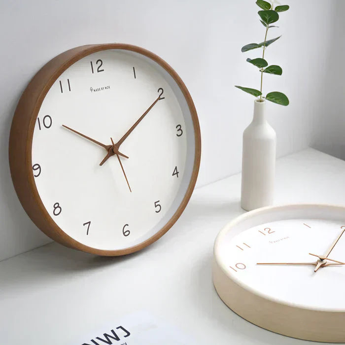 QuietOak - Elegant analog wall clock with quiet movement