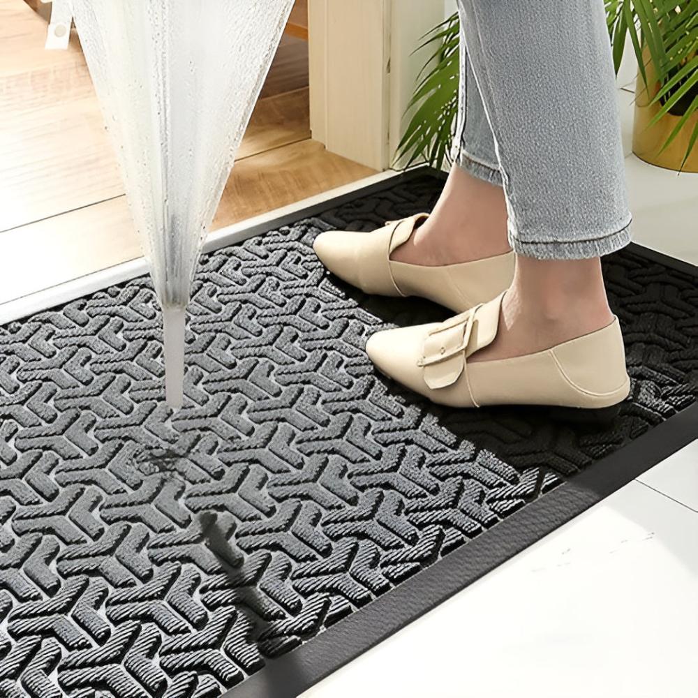 Entryway Mat with Geometric Pattern