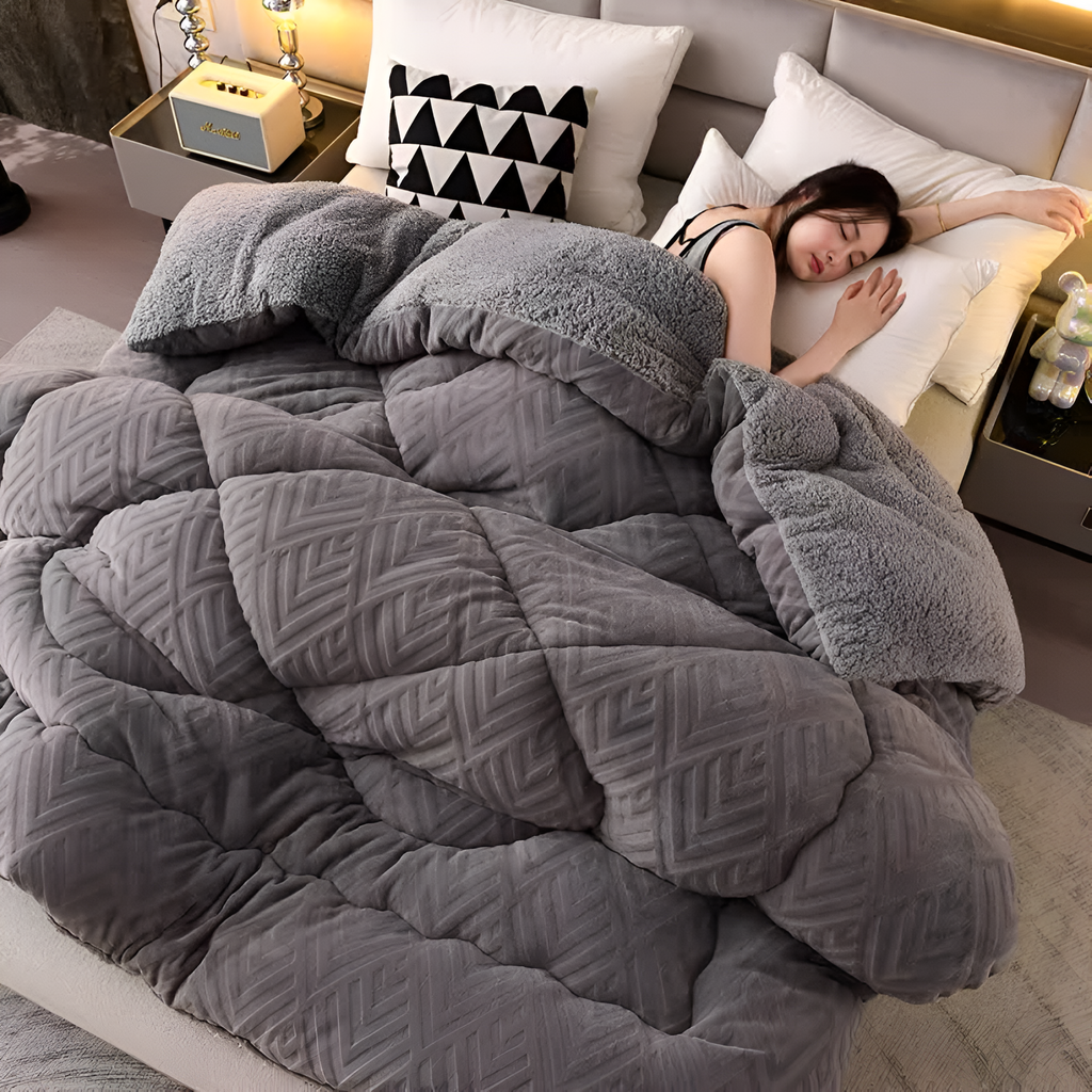 Dual-Sided Soft Quilted Blanket