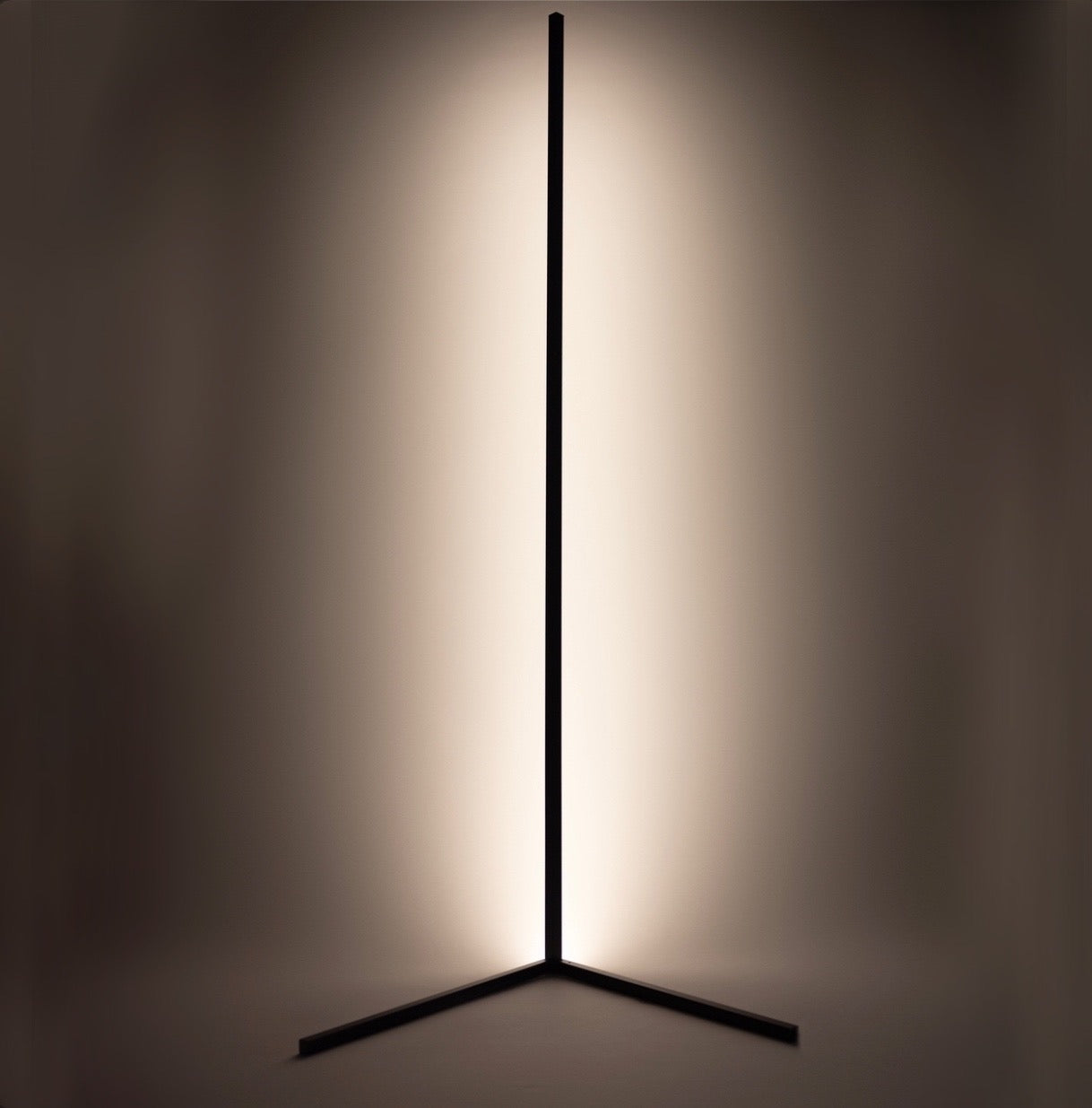 Corner standing lamp