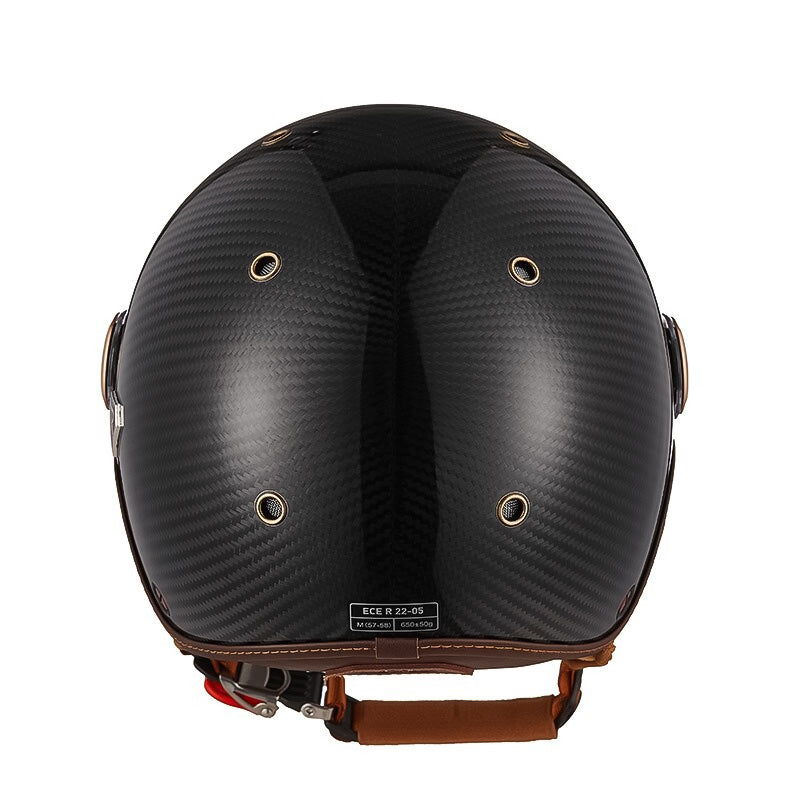 Motocyklová helma z uhlíkových vláken