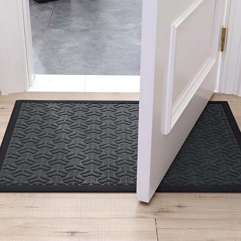 Entryway Mat with Geometric Pattern