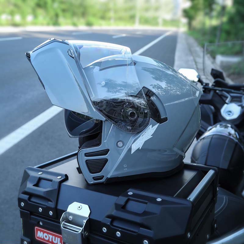 Modulární přilba s dvojitou clonou a výklopným štítem - schváleno DOT a ECE