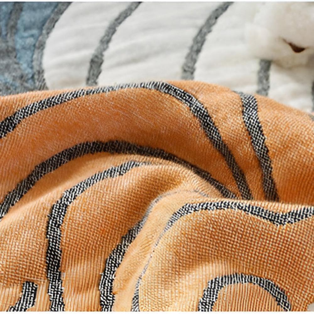 Cotton Blanket With Scallop Pattern