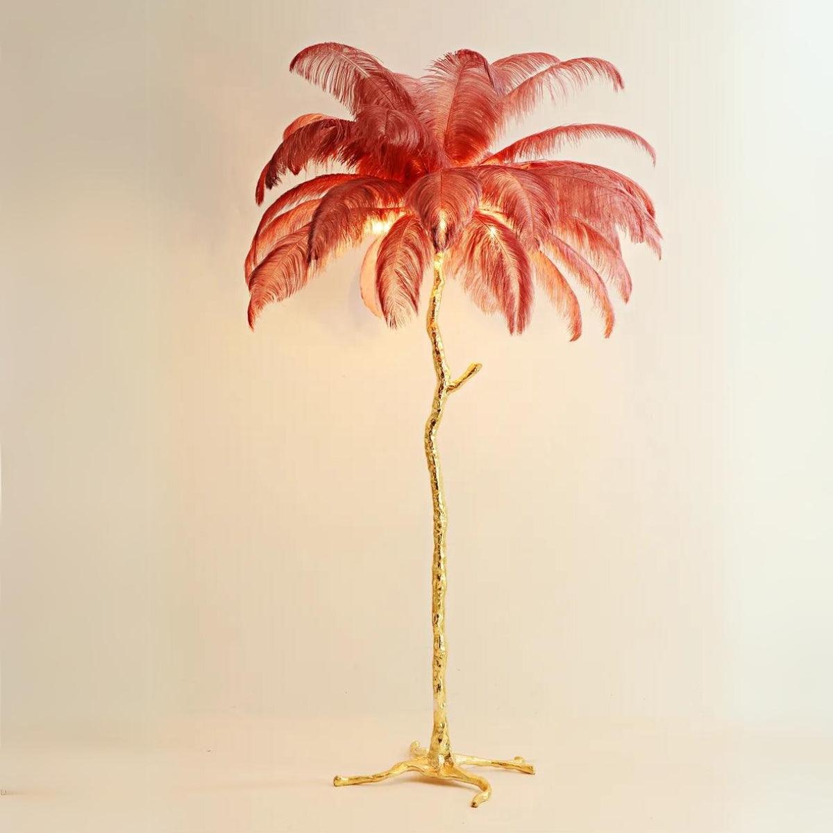 Elegantní stojací lampa Glammzee s designem nohy pštrosa a peřím – exkluzivní poutač pozornosti pro váš domov