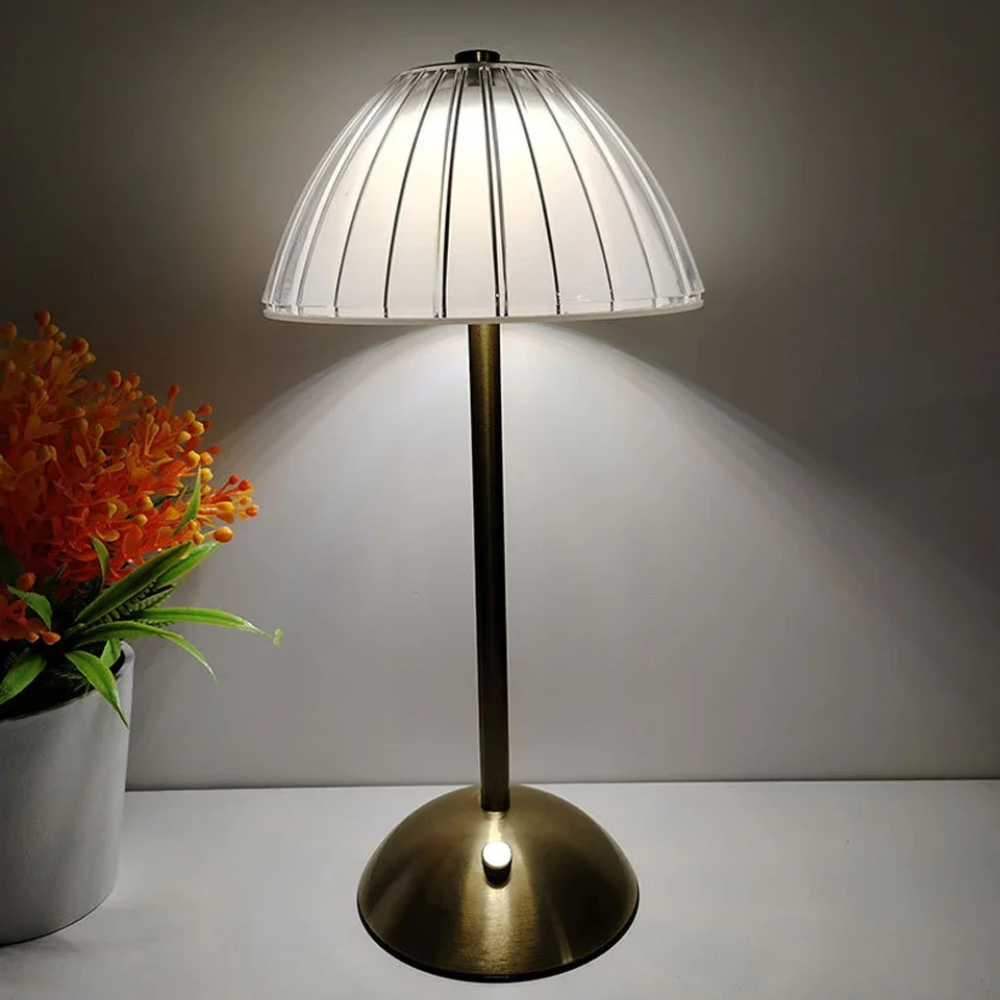 Candeeiro de mesa recarregável dourado