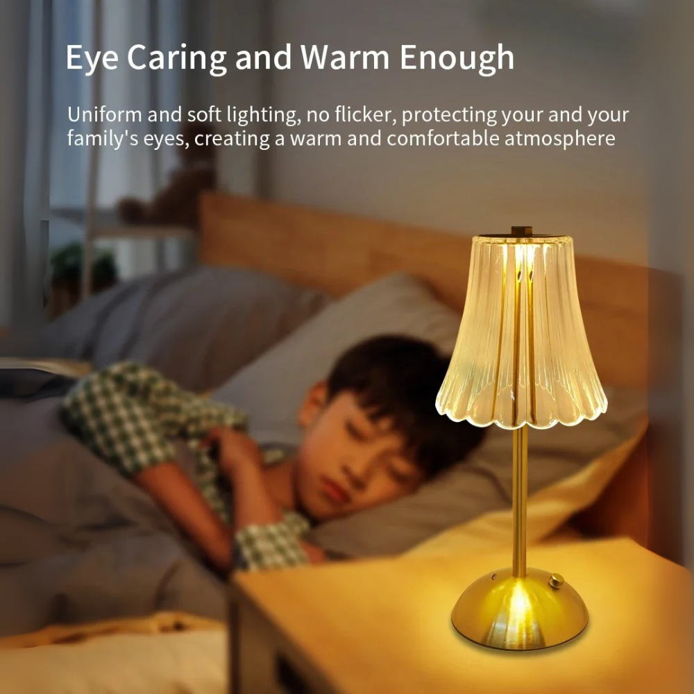 Lámpara de mesa recargable dorada