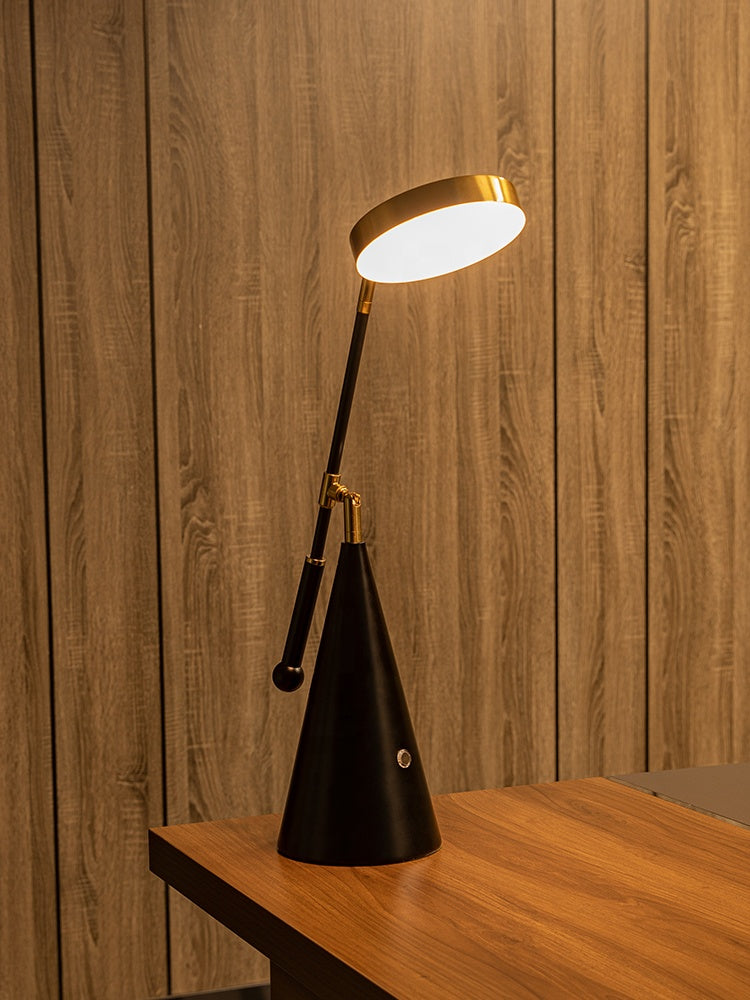 豪华可调节锥形底座LED台灯