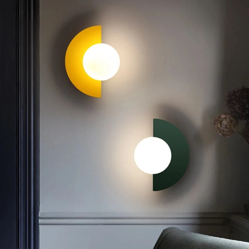 Half-moon wall lamp