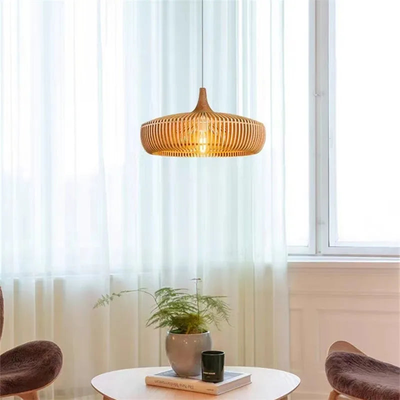 Závěsná lampa jídelní stůl dřevo