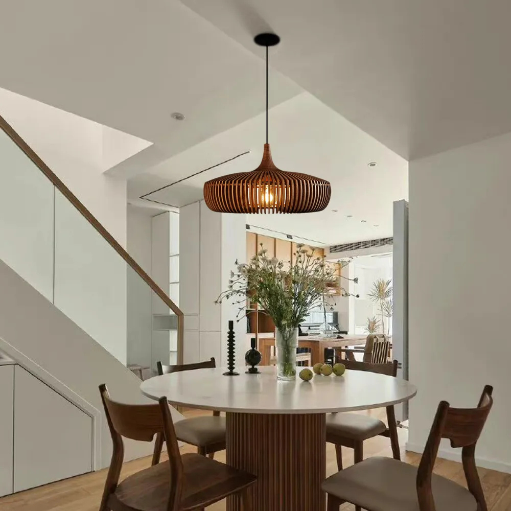 Závěsná lampa jídelní stůl dřevo