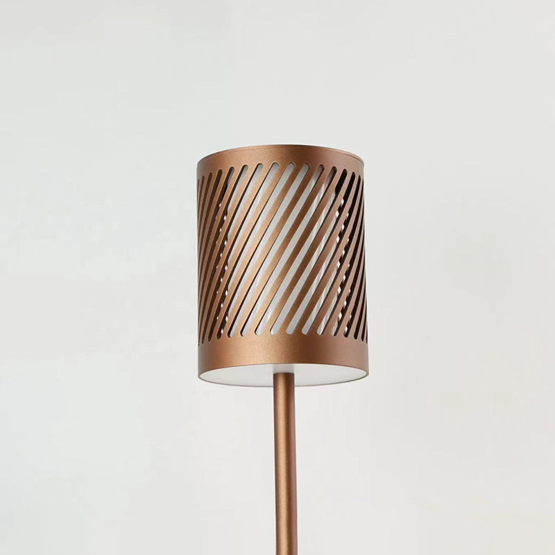 现代LED台灯 – 独特切割灯罩与温暖光芒