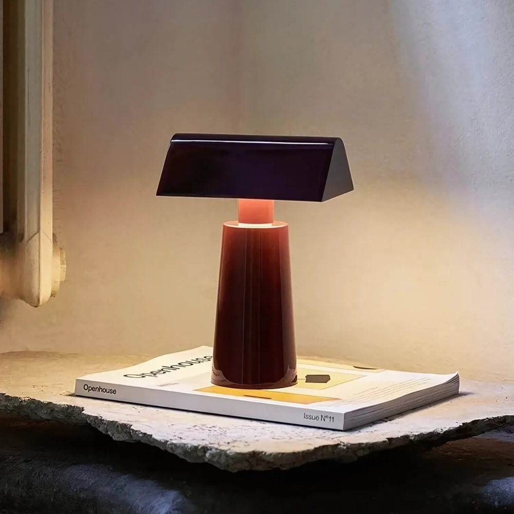 Candeeiro de mesa recarregável de design italiano