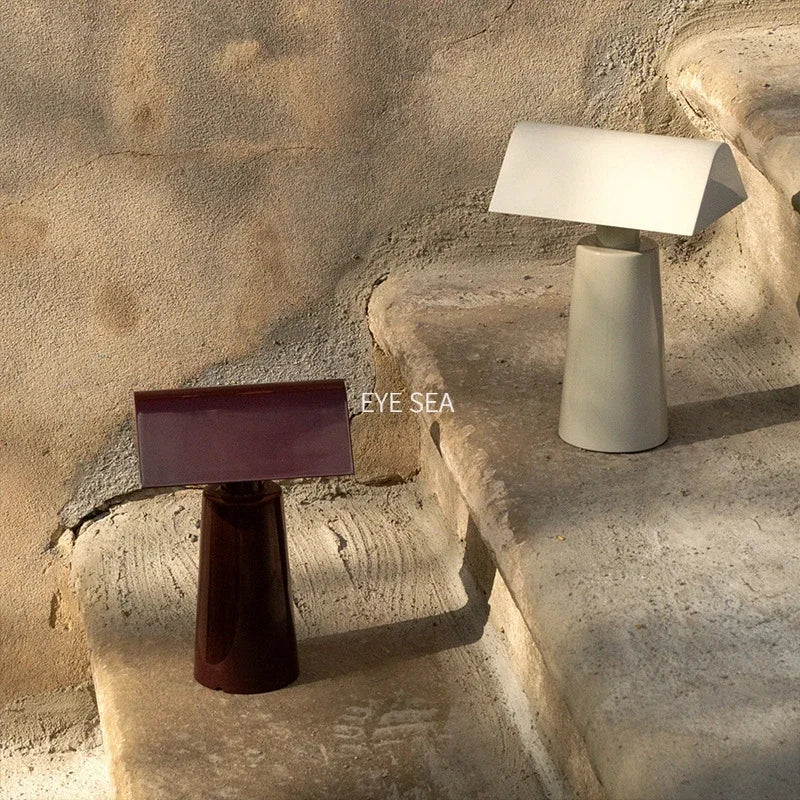 Candeeiro de mesa recarregável de design italiano