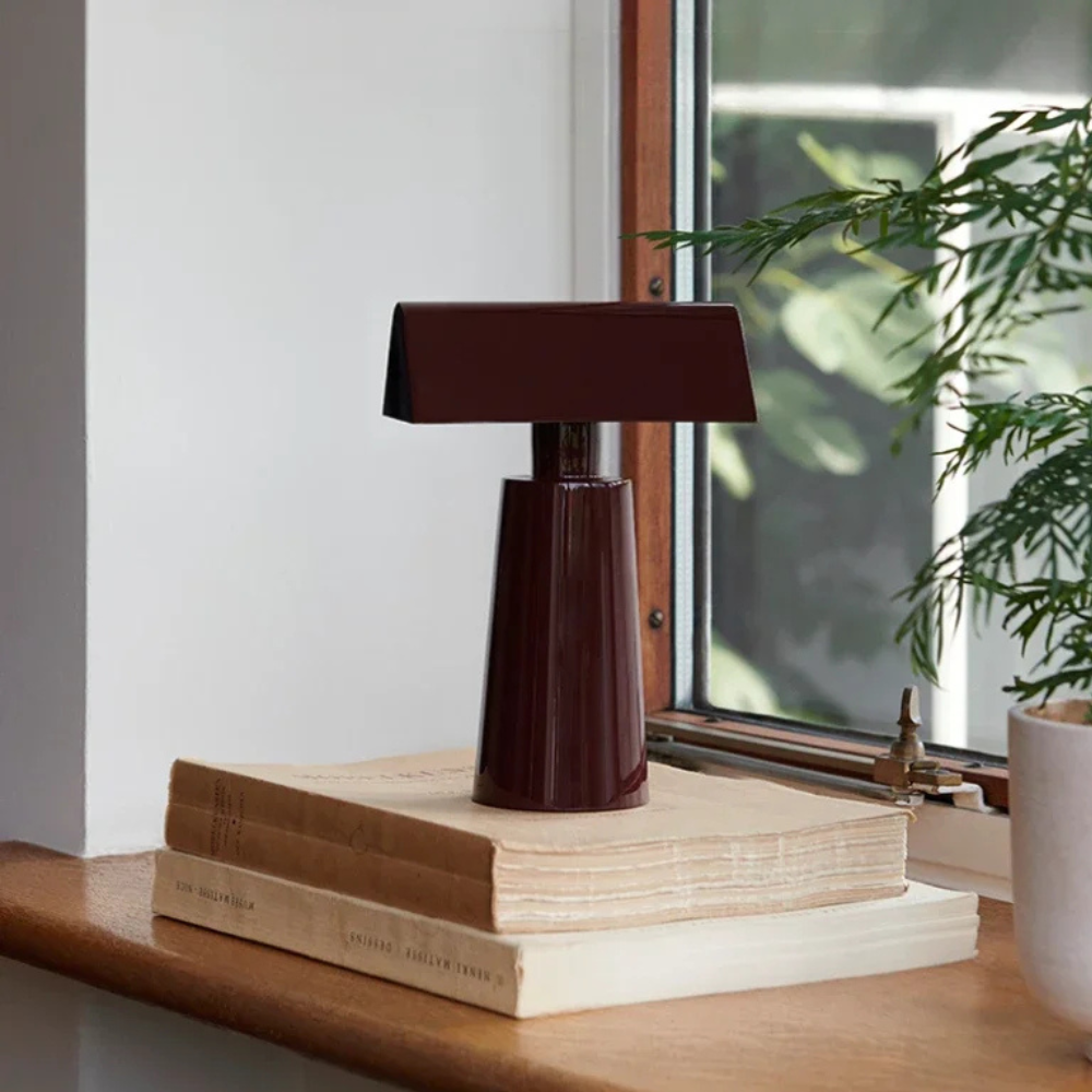 Candeeiro de mesa recarregável de design italiano