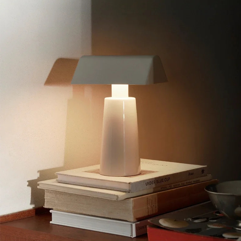 Candeeiro de mesa recarregável de design italiano