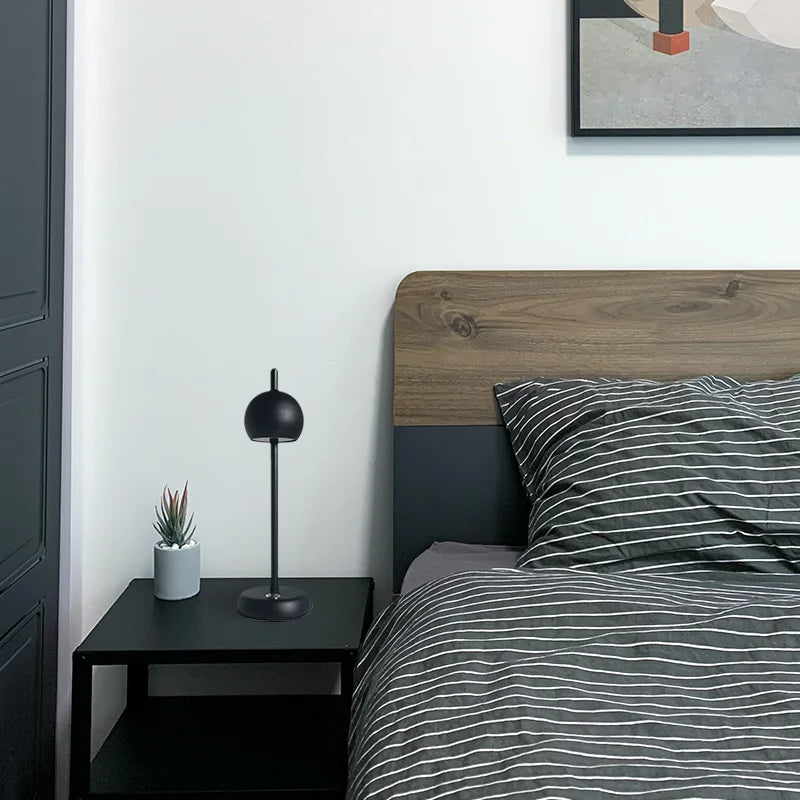 LumaNex oppladbar LED skrivebordslampe med dimmer slank profil