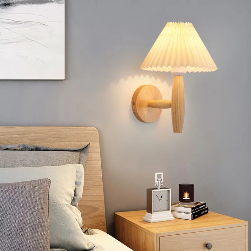 Kirelle Moderne Tre Vegglampe Med Naturlig Tre Finish
