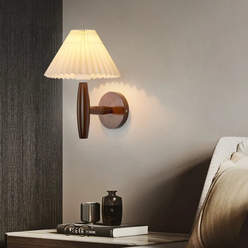 Kirelle Moderne Tre Vegglampe Med Naturlig Tre Finish