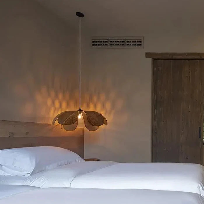 Rattan flower pendant lamp