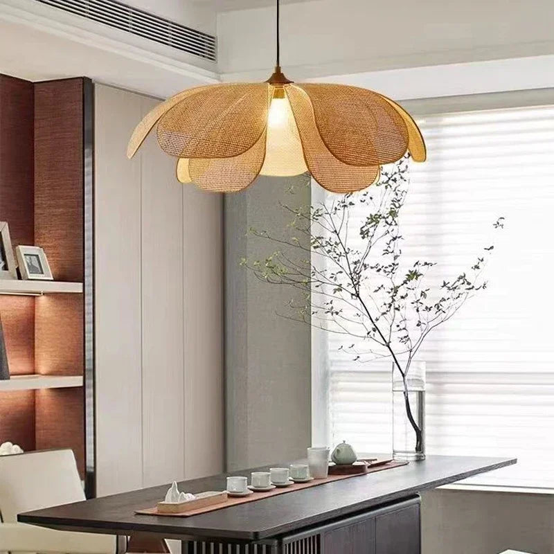 Rattan flower pendant lamp