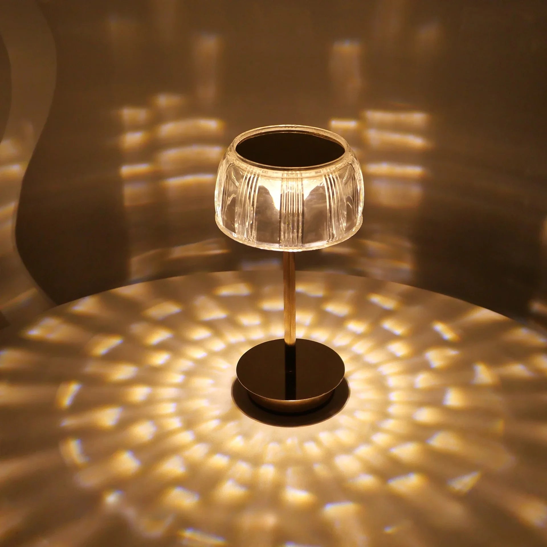 Candeeiro de mesa de cristal recarregável dourado regulável