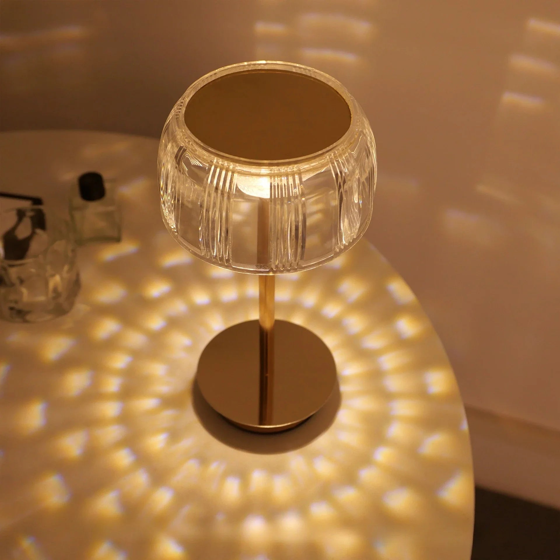 Candeeiro de mesa de cristal recarregável dourado regulável