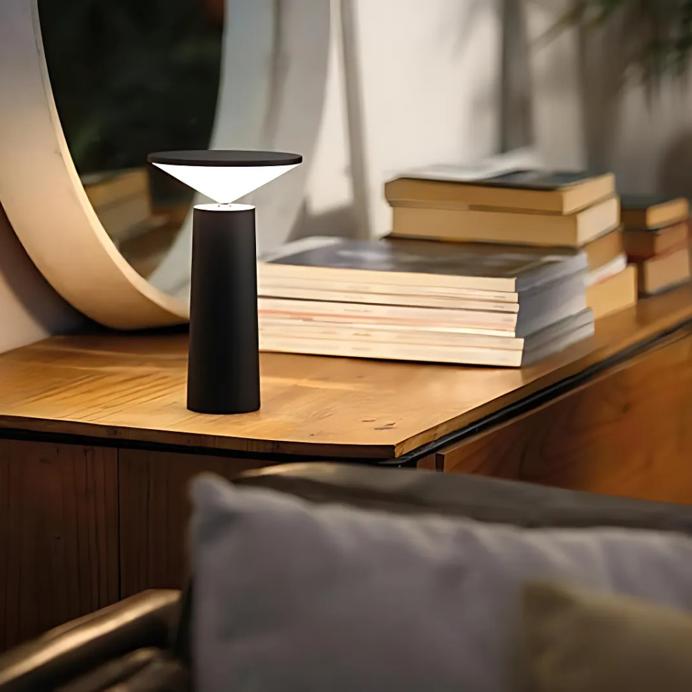 Candeeiro de mesa com design recarregável e controlo tátil