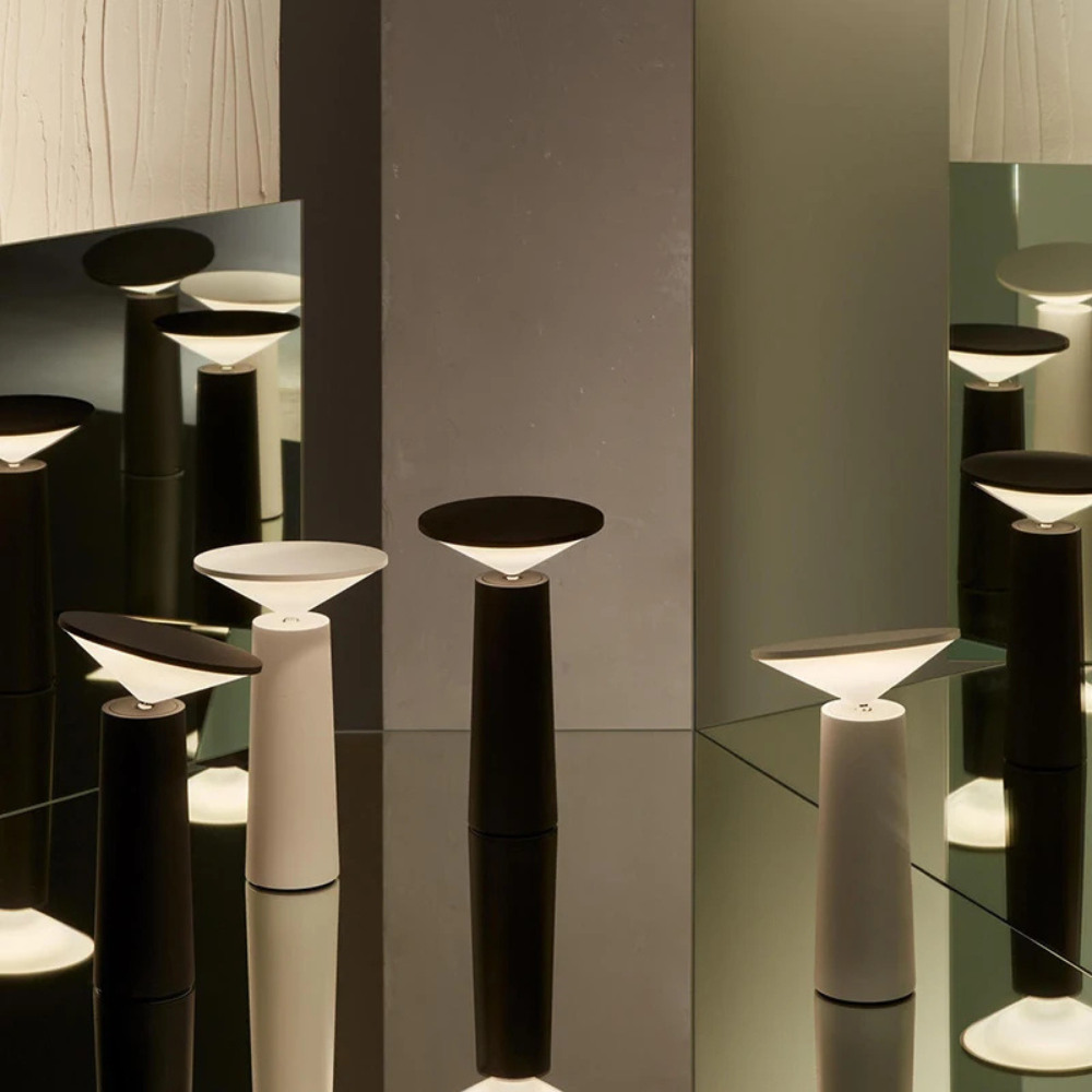 Lámpara de mesa con diseño recargable y control táctil