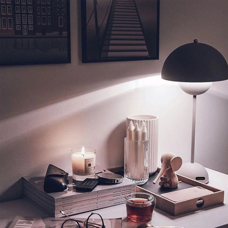 Lámpara de mesa recargable en forma de hongo