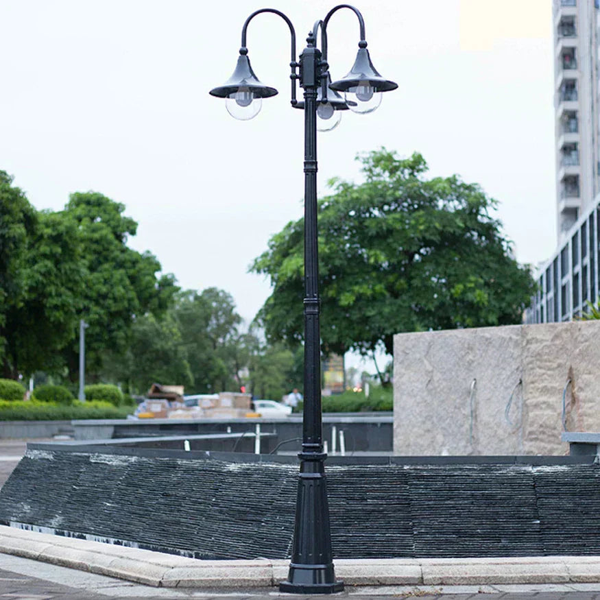 Weatherproof Dual-Head Garden Lantern in Aluminum for Outdoor Paths