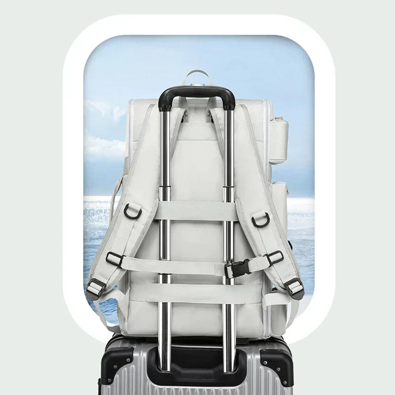 Cestovní batoh s velkou kapacitou a oddělením mokrého a suchého