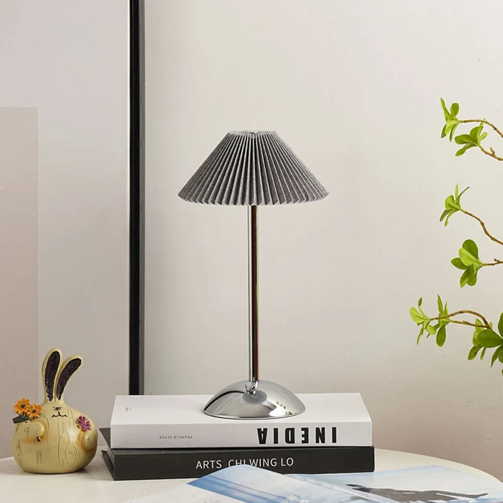 Lámpara de mesa recargable escandinava