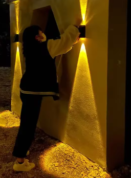 SolaraLume utendørs solcelledrevet LED-vegglampe for stier, terrasser, hager