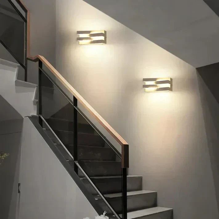 Lampada da parete esterna Solara con corpo in alluminio e LED