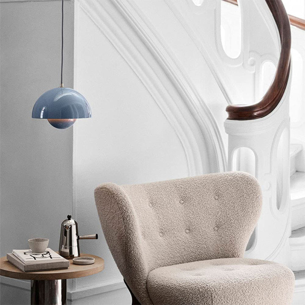 Polokruhový barevný lustr