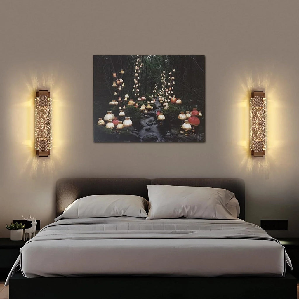 Wall lamp with crystals