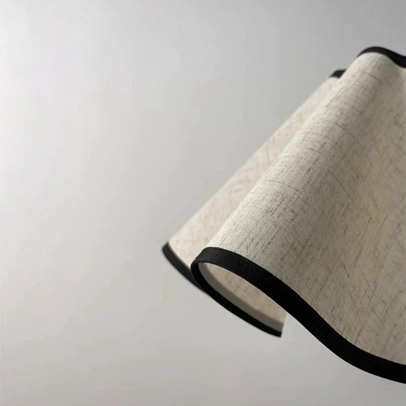 Wellenförmige Tischlampe