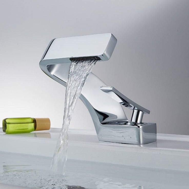 Sleecflow - Modern curved faucet for ultimate convenience